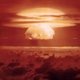 Detonación de la bomba de fusión Castle Bravo en el Atolón Bikini durante las pruebas nucleares estadounidenses de 1954.